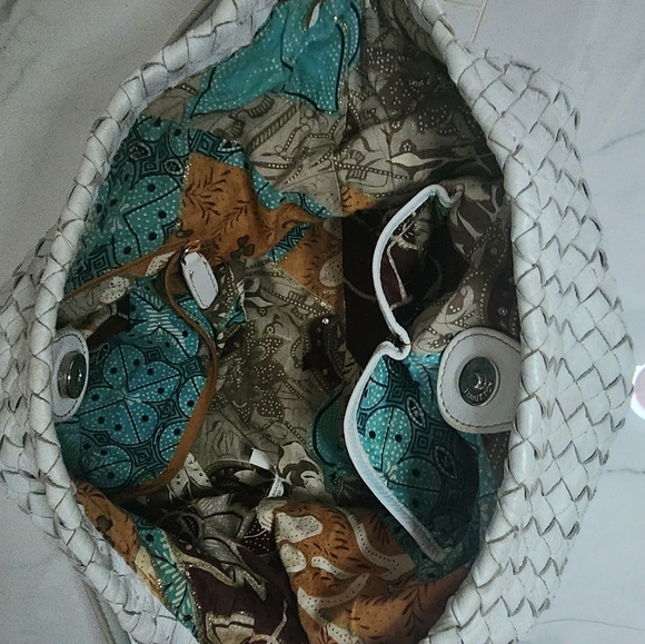 Fossil Genuine Leather Basket Weave White Shoulder Bag - Picture 4 of 9